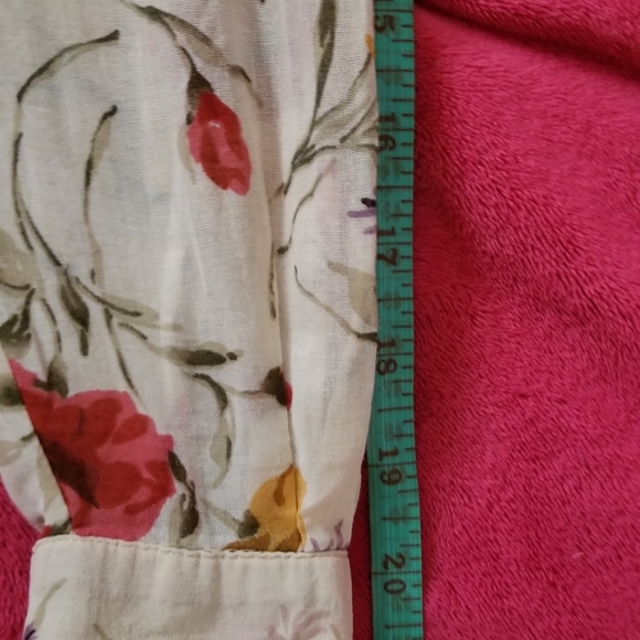 Lizsport Petite Medium Floral Button Down Top - Picture 8 of 9
